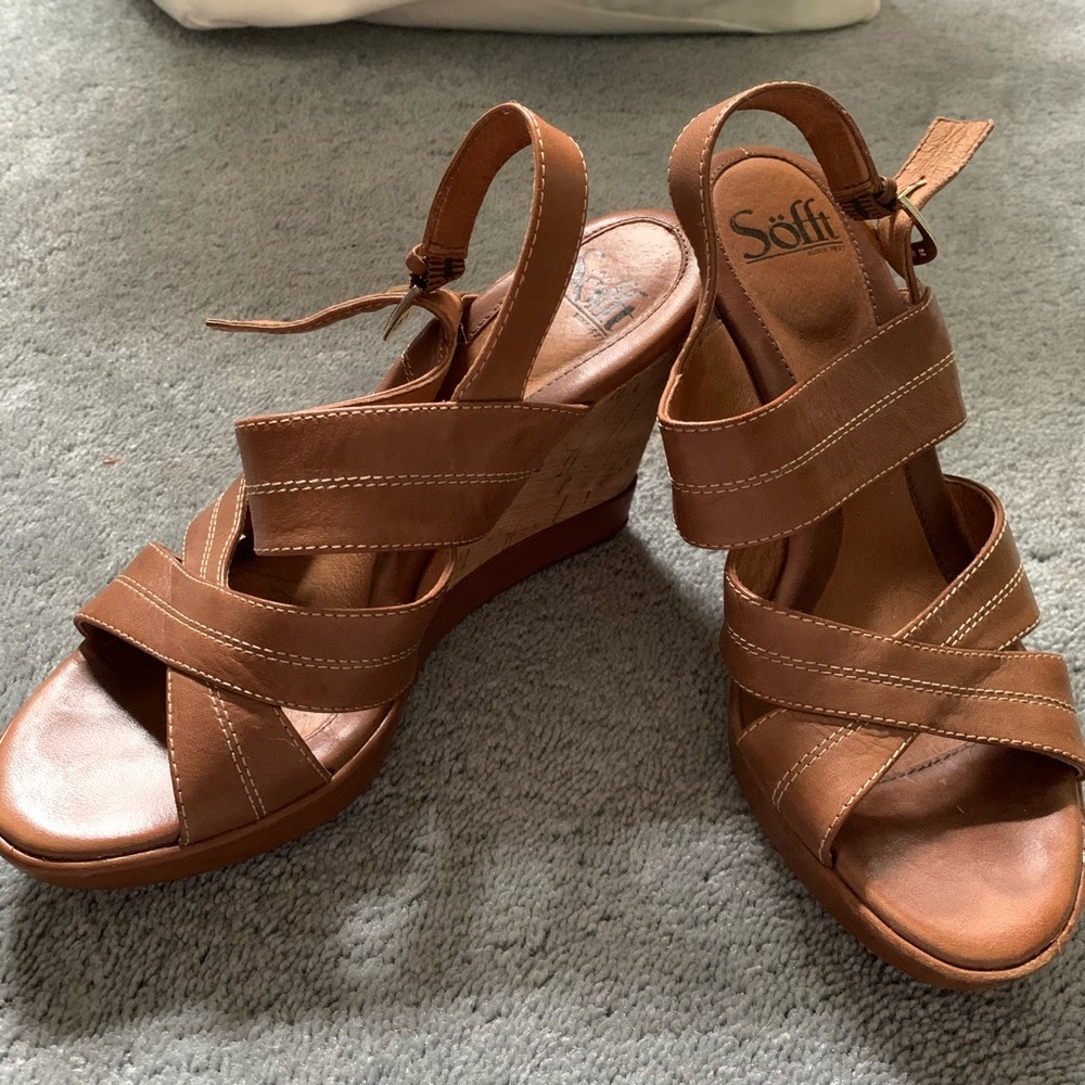 tan wedges!!